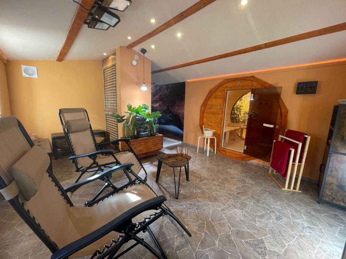 Ferienwohnung Gulfhaus, Mit Sauna Und Grossem Garten Apen المظهر الخارجي الصورة